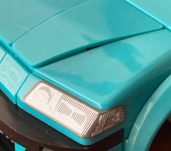 There's a gap under the hood where you can see the mounting stud.